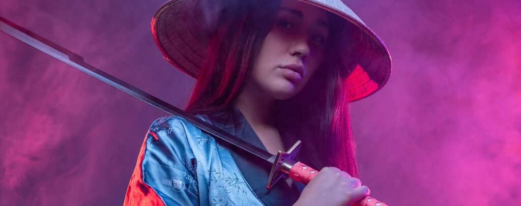 Frauen und das Katana